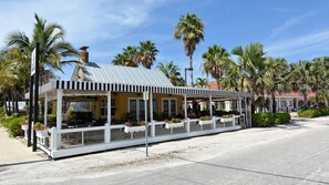 Unclassified image, 4 of 41, button