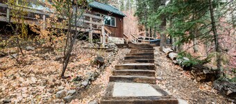 GEZELLIGE 2 SLAAPKAMER W / LOFT, GANG NAAR SKI RUN, HOT TUB, OPEN HAARD