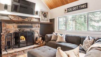 TV, fireplace, stereo