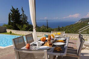 Luxury Villa (Liria) | Laptop workspace, iron/ironing board, free cribs/infant beds, free WiFi