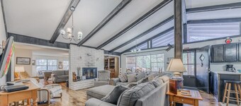 Aztex Retreat with Pool Table