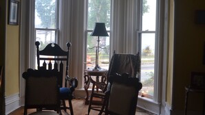 A room with a large bay window, wooden furniture, and a chessboard. - Historic Victorian - 1 Hour N of Nashville (Russellville)