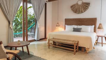 Kahden hengen luksushuone | Ylelliset vuodevaatteet, tallelokero huoneessa