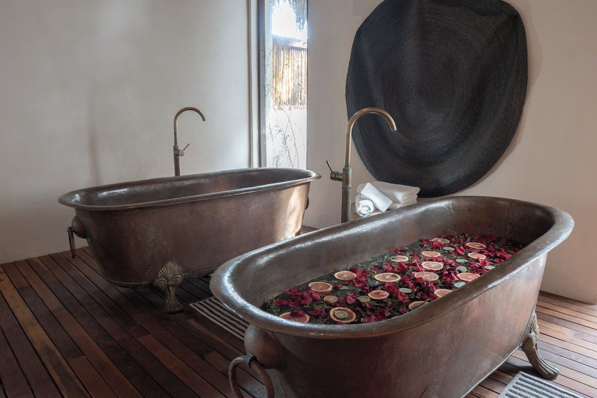 couples treatment room(s), sauna, hot tub, body treatments, aromatherapy