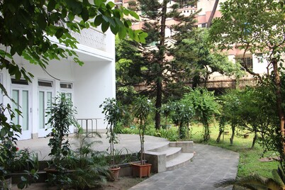 Double/Twin room with en-suite in a Vintage Villa with a Garden & a long balcony