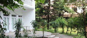 Double/Twin room with en-suite in a Vintage Villa with a Garden & a long balcony