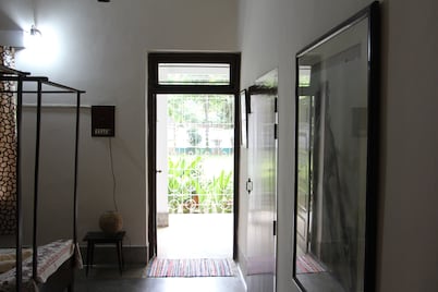 Double/Twin room with en-suite in a Vintage Villa with a Garden & a long balcony