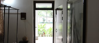 Double/Twin room with en-suite in a Vintage Villa with a Garden & a long balcony