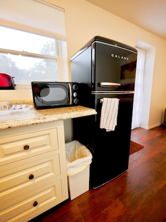 Microwave, coffee/tea maker, toaster, cookware/dishes/utensils