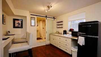 Microwave, coffee/tea maker, toaster, cookware/dishes/utensils