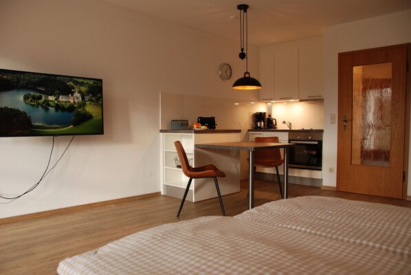 1 bedroom, internet, bed sheets
