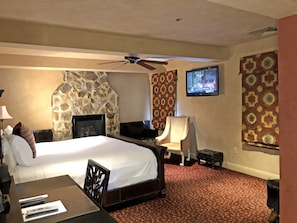 Deluxe Room #9 | Frette Italian sheets, premium bedding, down comforters, in-room safe - Border House at Crystal Bay Casino (Crystal Bay)