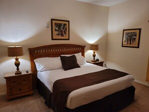 2 bedrooms, in-room safe, desk, iron/ironing board