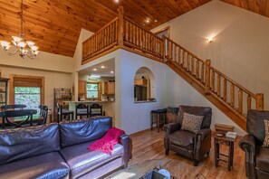 TV, fireplace, ping pong, books - Cabin Cove- Cabin between Sugar and Beech Mtns, hot tub, game tables, fire pit, yard, pets (Banner Elk)