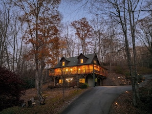 Exterior - Cabin Cove- Cabin between Sugar and Beech Mtns, hot tub, game tables, fire pit, yard, pets (Banner Elk)