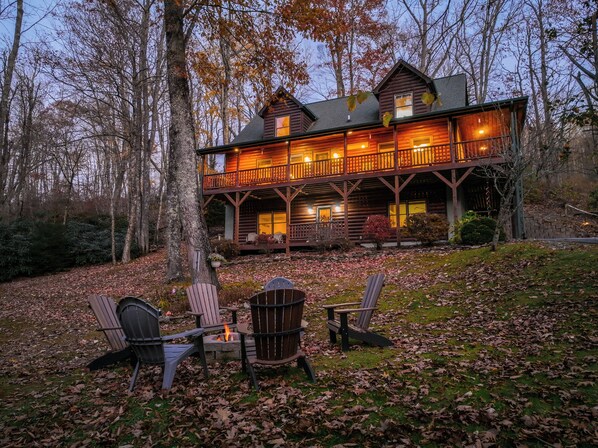 Exterior - Cabin Cove- Cabin between Sugar and Beech Mtns, hot tub, game tables, fire pit, yard, pets (Banner Elk)
