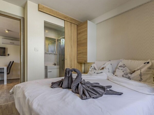 2 bedrooms, internet