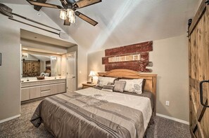 3 bedrooms, Internet, bed sheets - Lakefront Branson Getaway Near Marina & Fishing! (Branson)