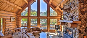 Custom Bitterroot Valley Cabin w/ Hot Tub & Views!