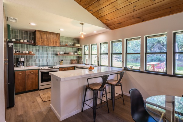 Refrigerador, microondas, horno, placa de cocina