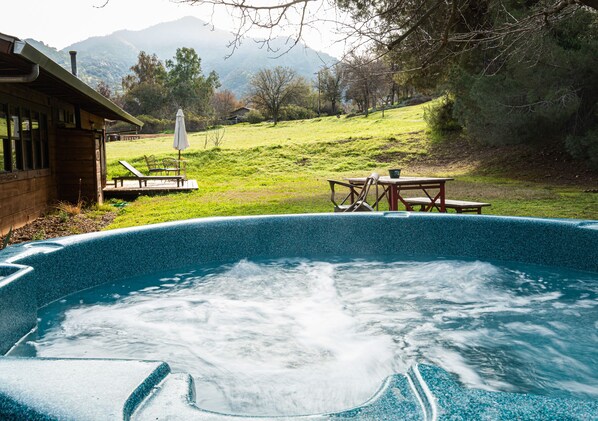 Outdoor spa tub