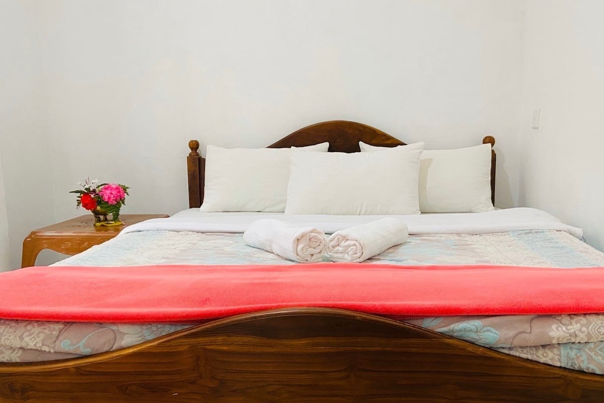Deluxe Room | Soundproofing