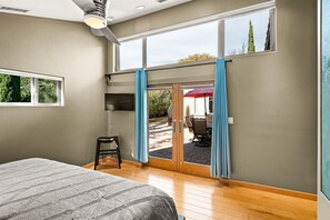 3 bedrooms, iron/ironing board, travel cot, free WiFi