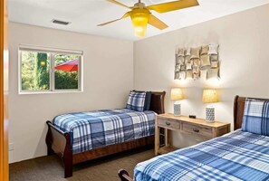 3 bedrooms, desk, iron/ironing board, travel crib