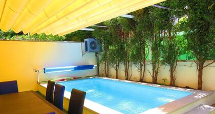 PortoHouse. com - House with Heated Pool and Game Room