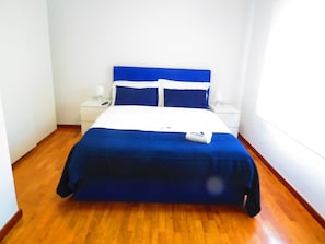5 bedrooms, desk, iron/ironing board, WiFi - PortoHouse. com - House with Heated Pool and Game Room (Porto)