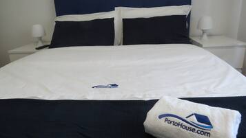 5 bedrooms, desk, iron/ironing board, WiFi