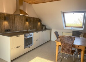 Fridge, oven, dishwasher, high chair - Apartment Löffler - Gulfhof Friedrichsgroden (Wittmund)