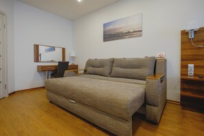 Apartment (2) | Living area | TV - Apartment Petrovskiye on Sovetskaya 90 (Tomsk)