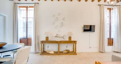 VINTAGE PALMA PALACE (CLASSIC 2) by PriorityVillas