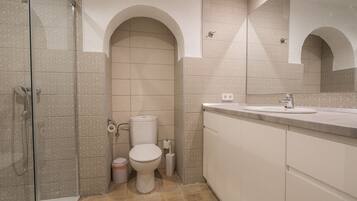 Dusche, Handtücher, Seife, Shampoo