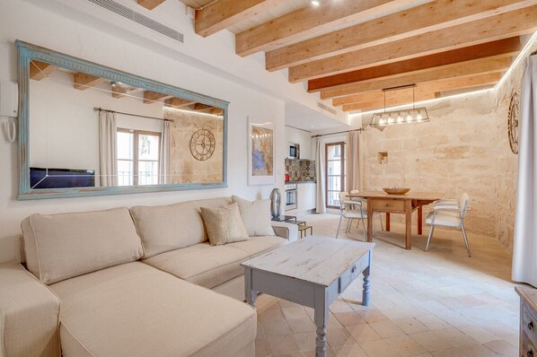 TV - VINTAGE PALMA PALACE (SUPERIOR 4) TI/200 by Priori (Palma de Mallorca)