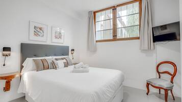 1 slaapkamer, een strijkplank/strijkijzer, gratis wifi, beddengoed