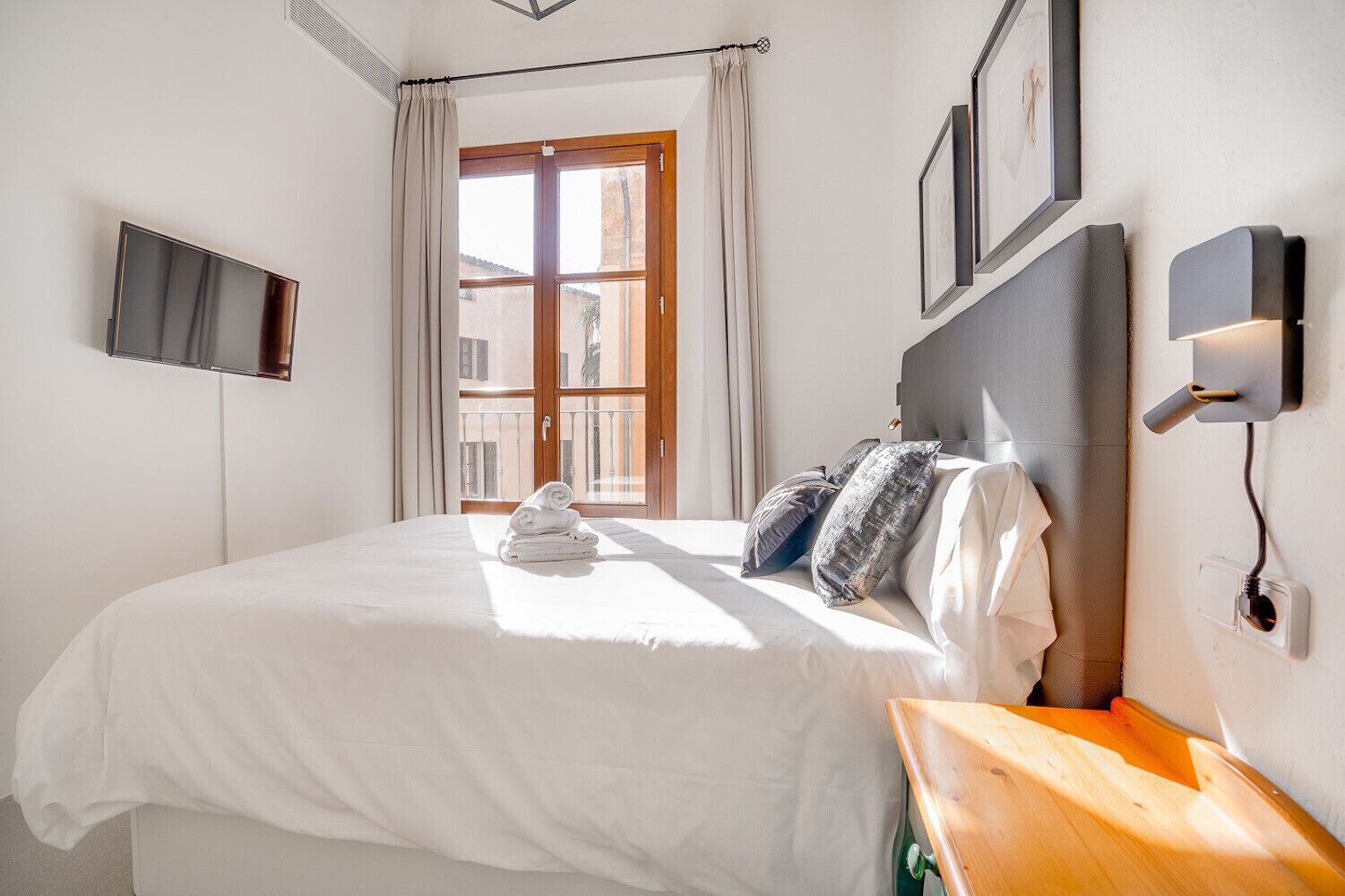 1 slaapkamer, een strijkplank/strijkijzer, gratis wifi, beddengoed