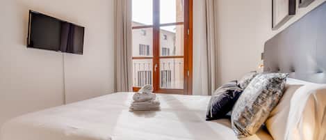 1 habitación, tabla de planchar con plancha, wifi gratis y ropa de cama