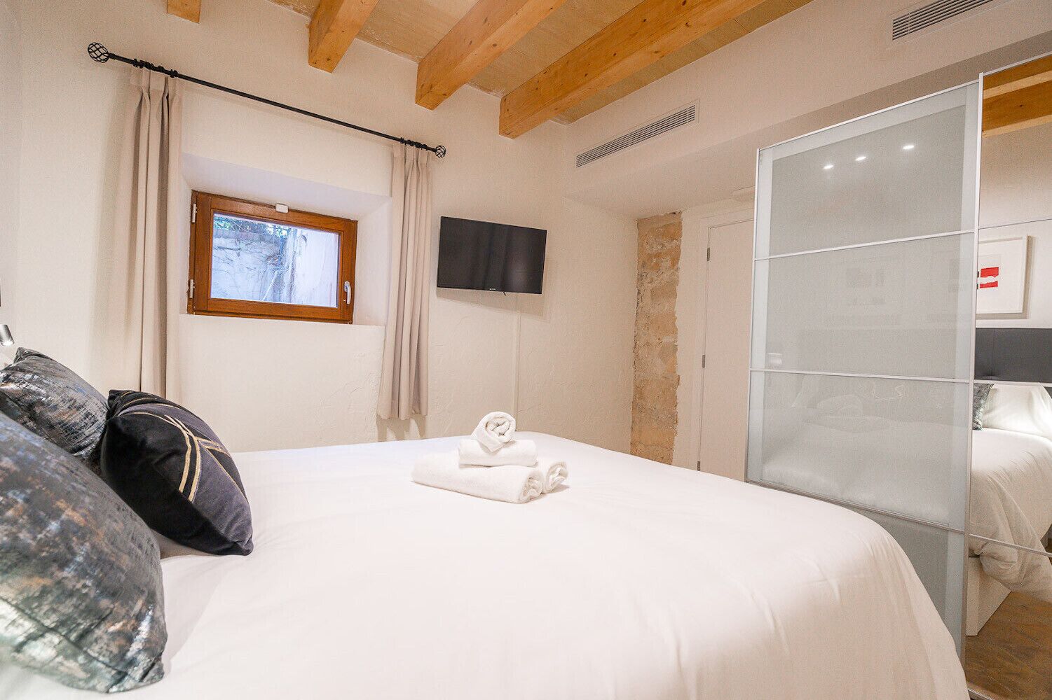 1 dormitorio, tabla de planchar con plancha, wifi gratis y ropa de cama