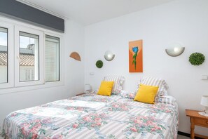 Een strijkplank/strijkijzer, gratis wifi, beddengoed