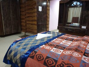 Presidential Room | Egyptian cotton sheets, premium bedding, down comforters - Benjamin Hotel (Papumpare)