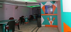 Free daily continental breakfast - Benjamin Hotel (Papumpare)