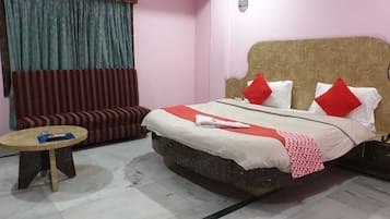 Deluxe Room | Egyptian cotton sheets, premium bedding, down duvets, memory-foam beds