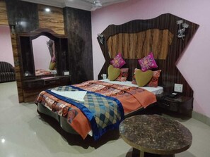 Egyptian cotton sheets, premium bedding, down comforters - Benjamin Hotel (Papumpare)