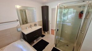 Bathtub, towels, soap, shampoo