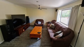 Smart-TV, Videospielkonsole, Stereoanlage