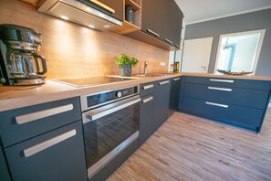 Fridge, microwave, oven, stovetop - 2019 new building: holiday house Hünzingen № 2 (Walsrode)