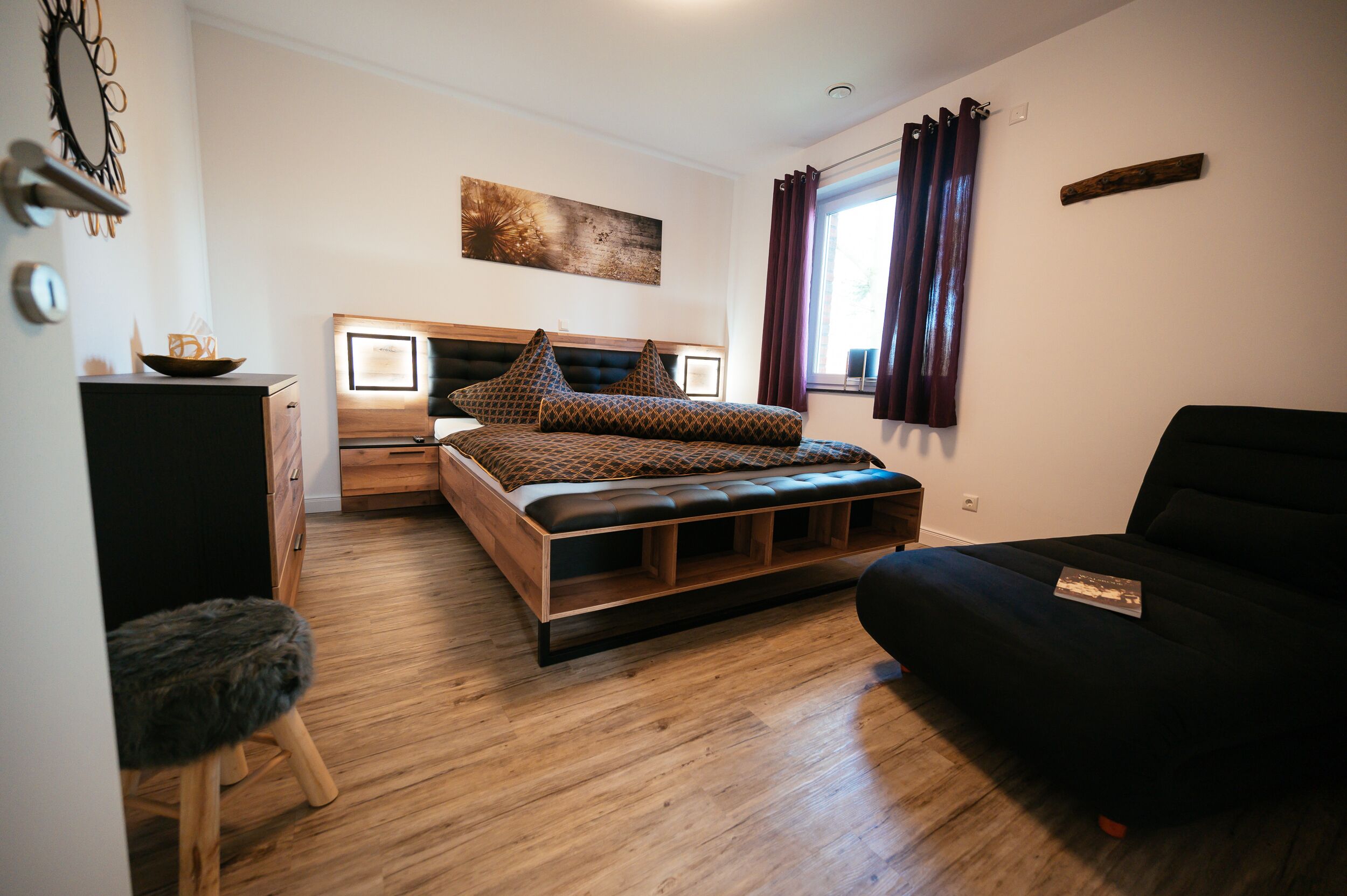 4 Schlafzimmer, Schreibtisch, schallisolierte Zimmer