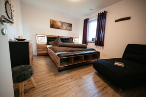 4 slaapkamers, een bureau, geluiddichte muren